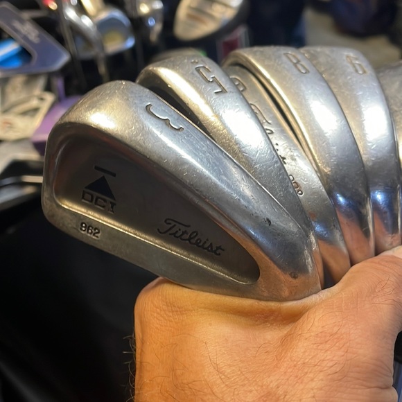 Titleist Mens Golf Set 8 Pc. 
In right hand - Picture 6 of 15